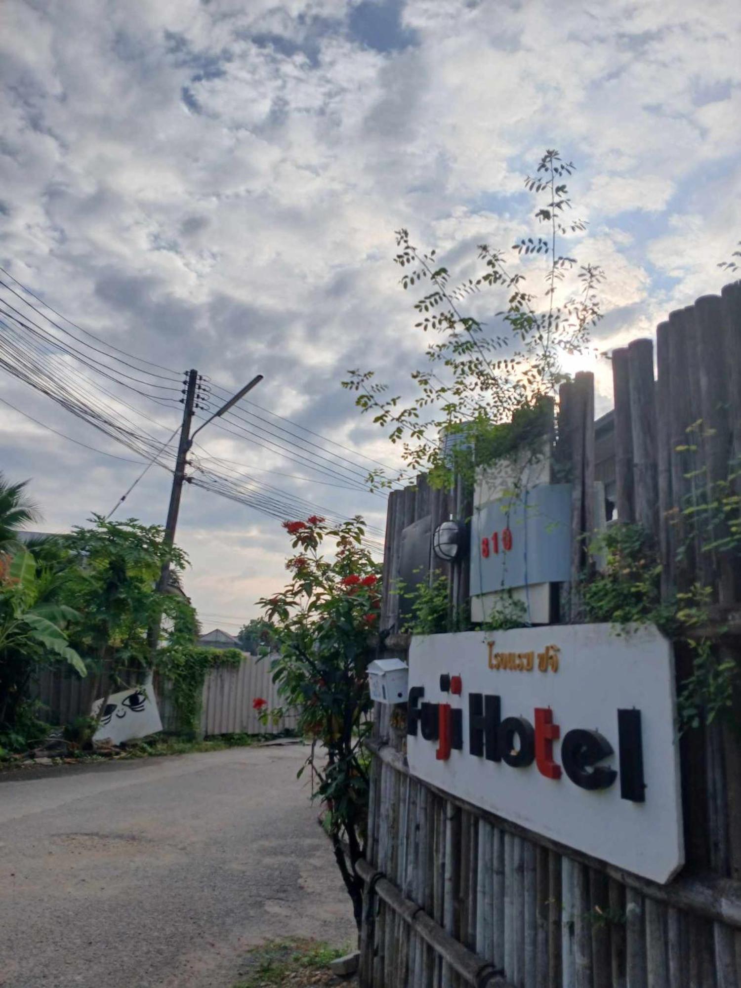Sakura House Pansiyon Chiang Mai Dış mekan fotoğraf